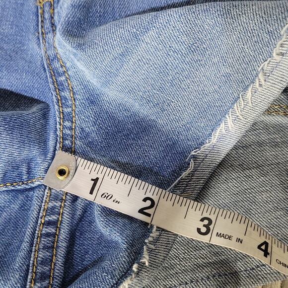 Universal Thread Shortie Shorts, Jean Shorts 2.5" Inseam, Embossed, NWT= - Picture 11 of 12